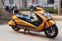 2009年铃木嘎马250摩托车 踏板摩托中的劳斯莱斯 金色 成色新