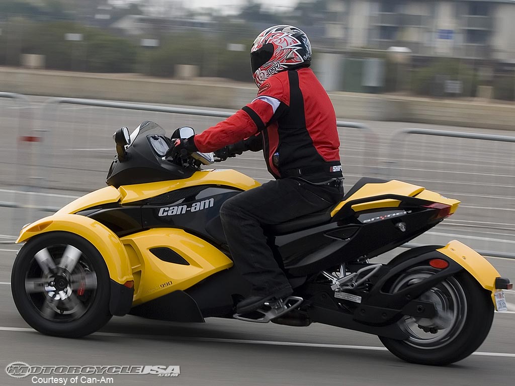 款庞巴迪Spyder摩托车图片2