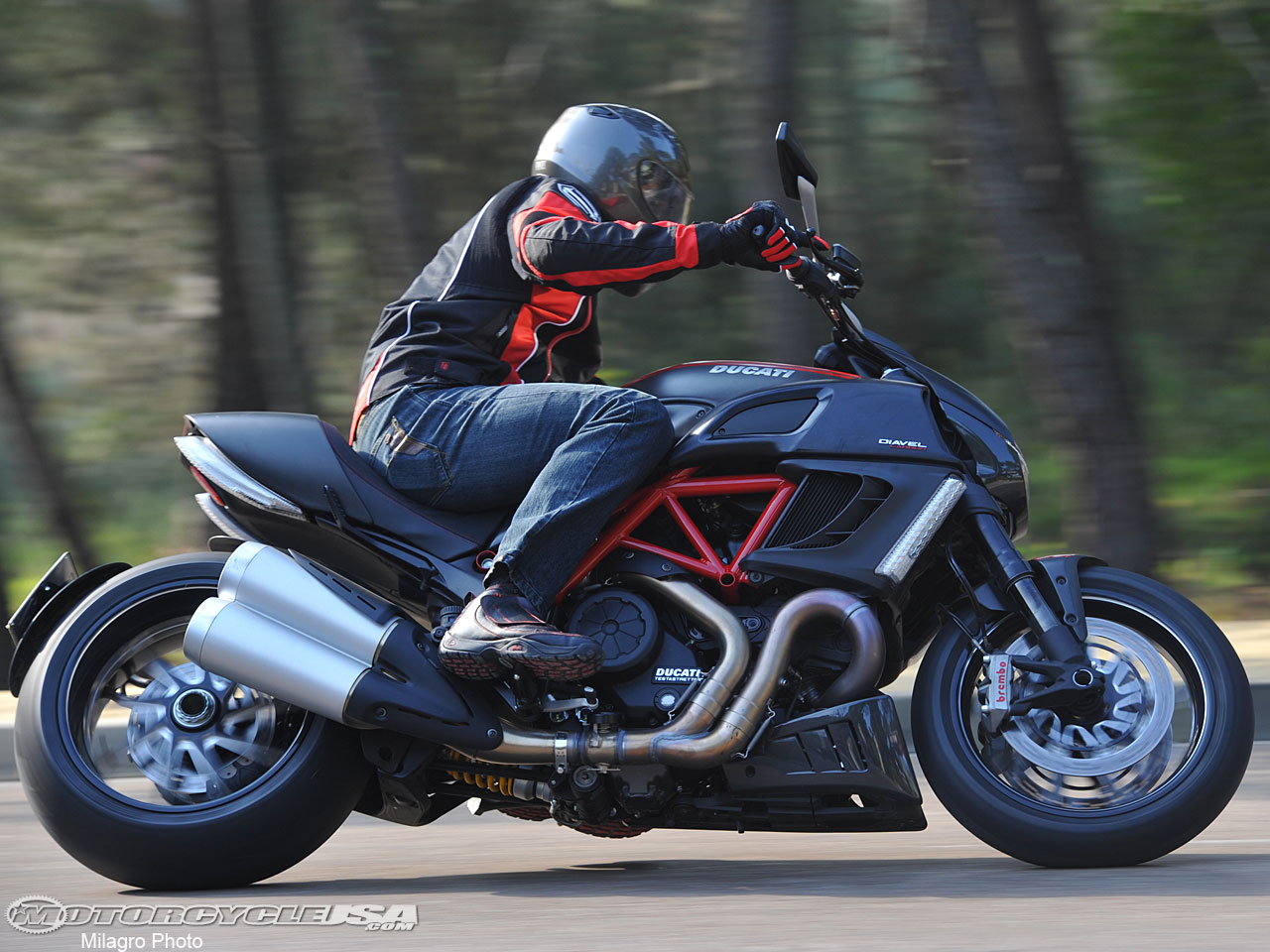 款杜卡迪Diavel Carbon摩托车图片2