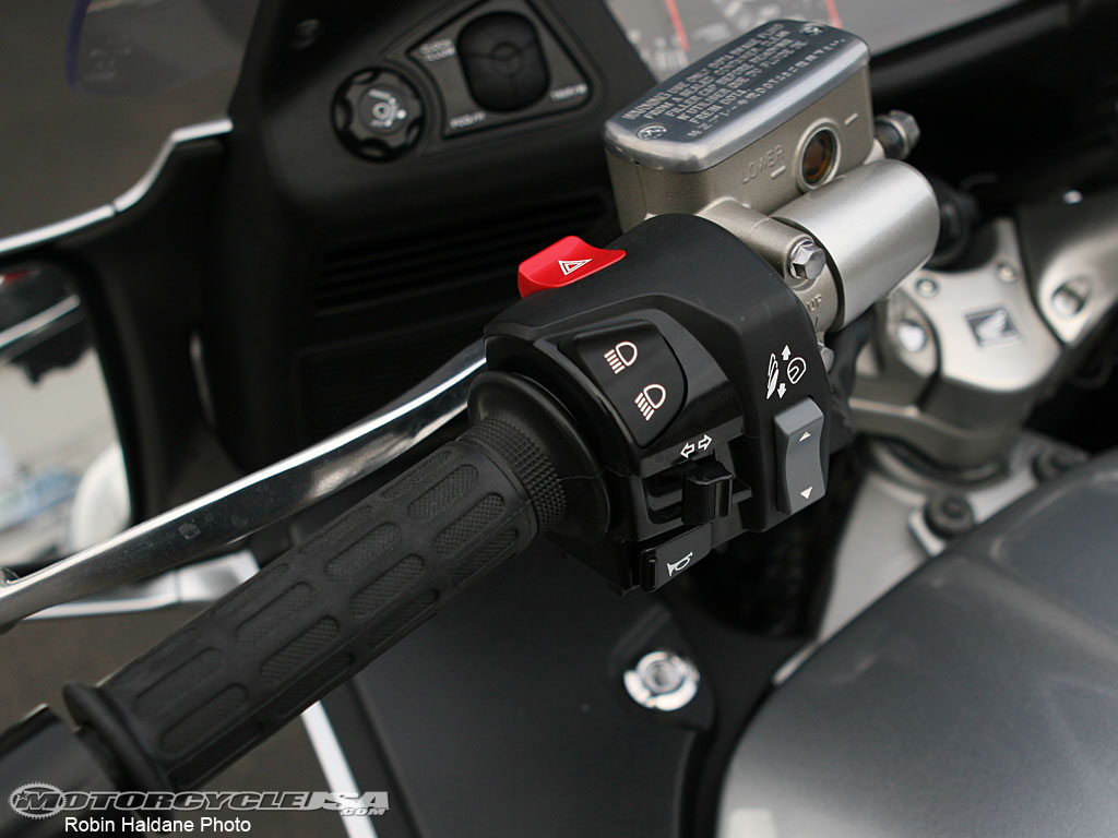 款本田ST1300A ABS摩托车图片1