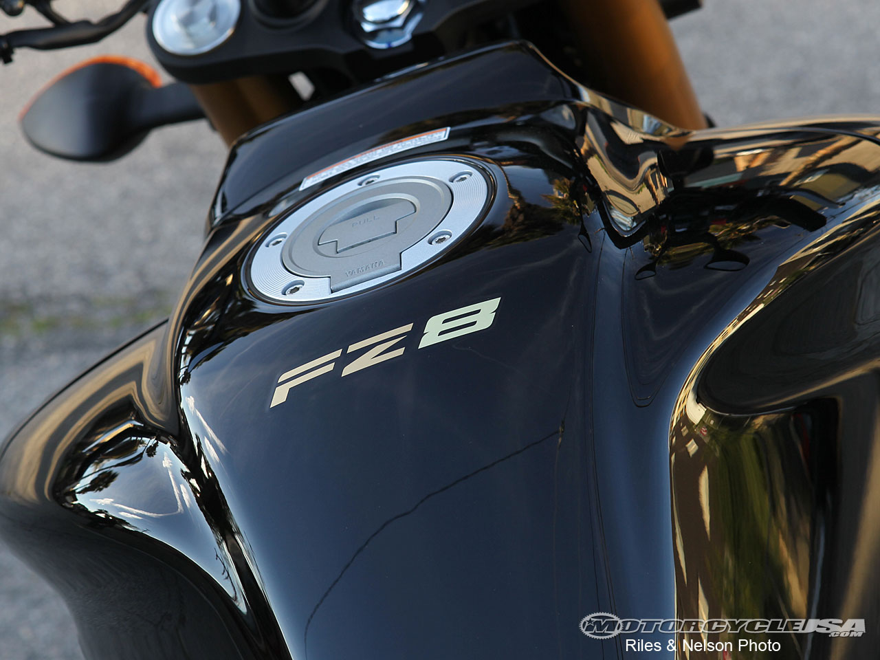 款雅马哈FZ8摩托车图片4