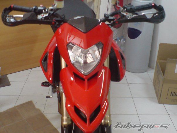 款杜卡迪Hypermotard 1100 S摩托车图片4