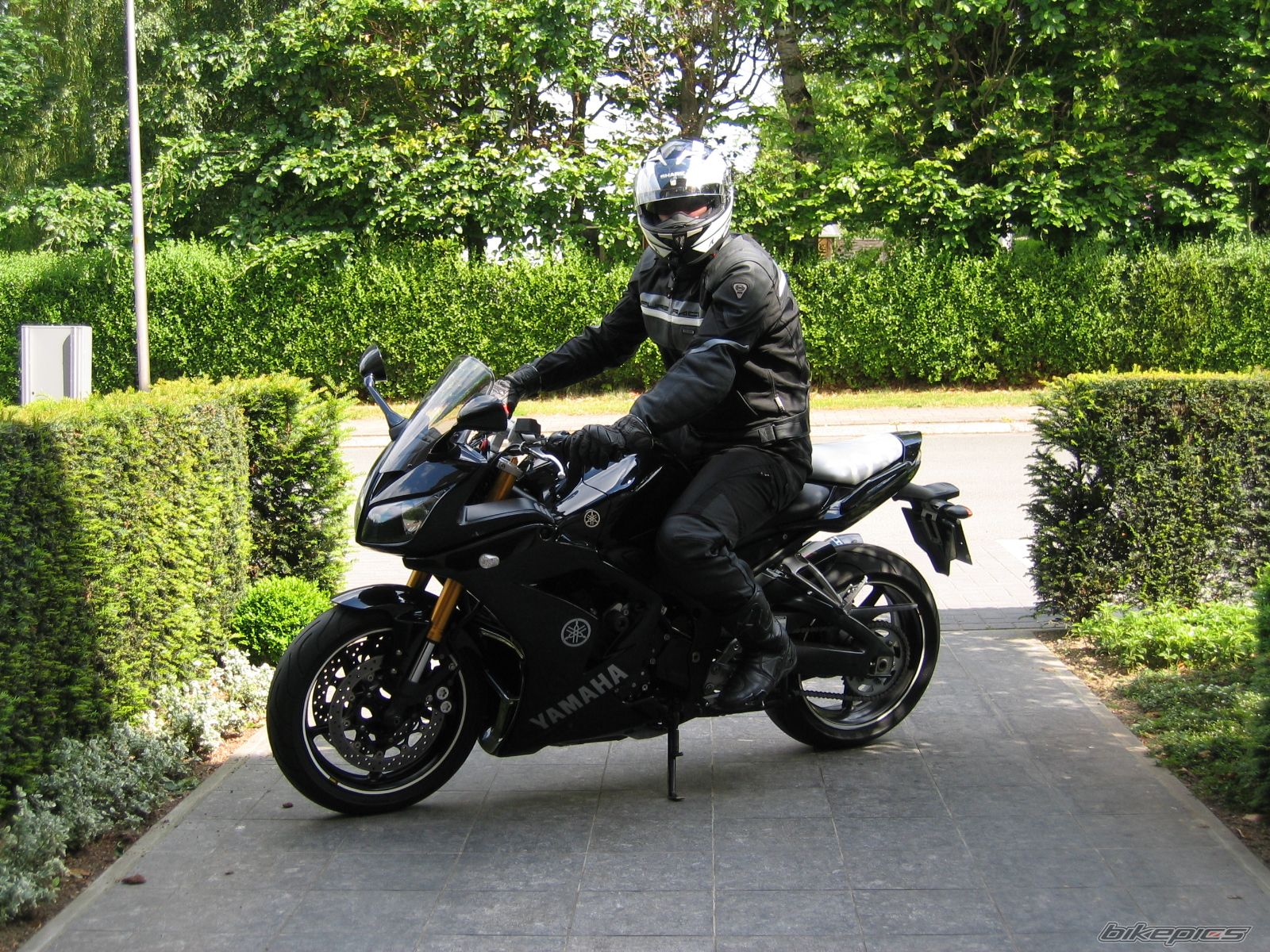 2006款雅马哈FZ1摩托车图片1