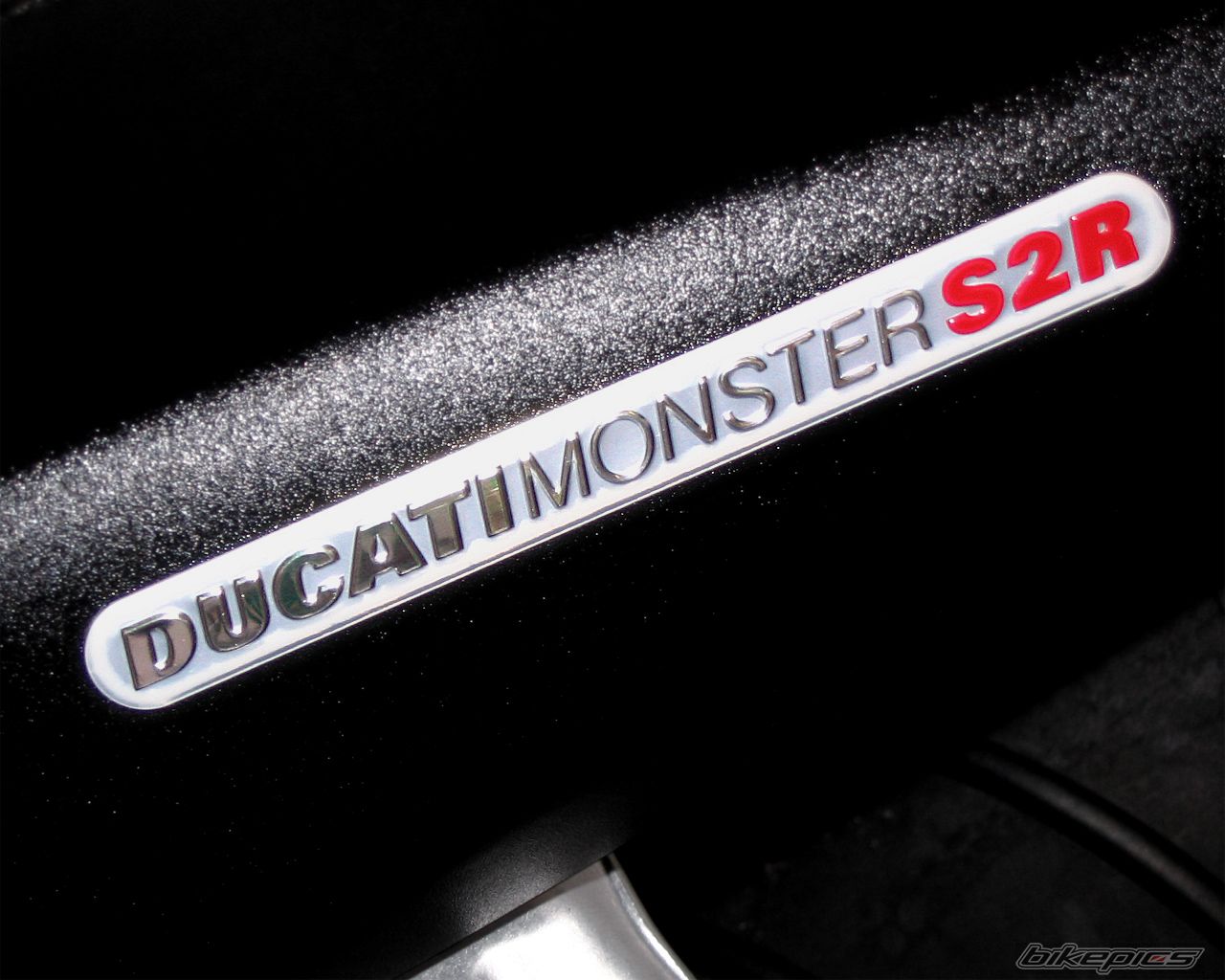 款杜卡迪Monster S2R 800摩托车图片2