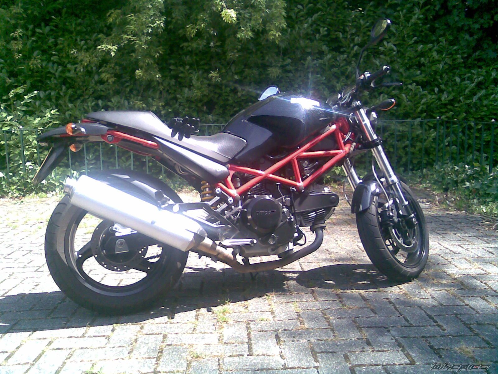 2007款杜卡迪Monster 695摩托车图片2