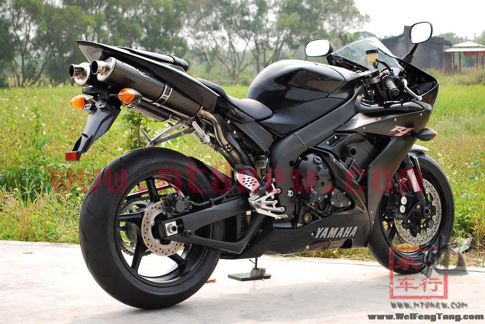 2005年雅马哈YZF-R1黑色改装排气 YZF-R1图片 3