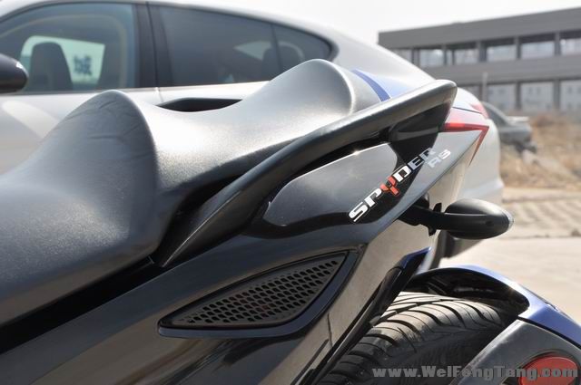 2010款庞巴迪 Spider 蓝色  自动挡 Spyder RS图片 1
